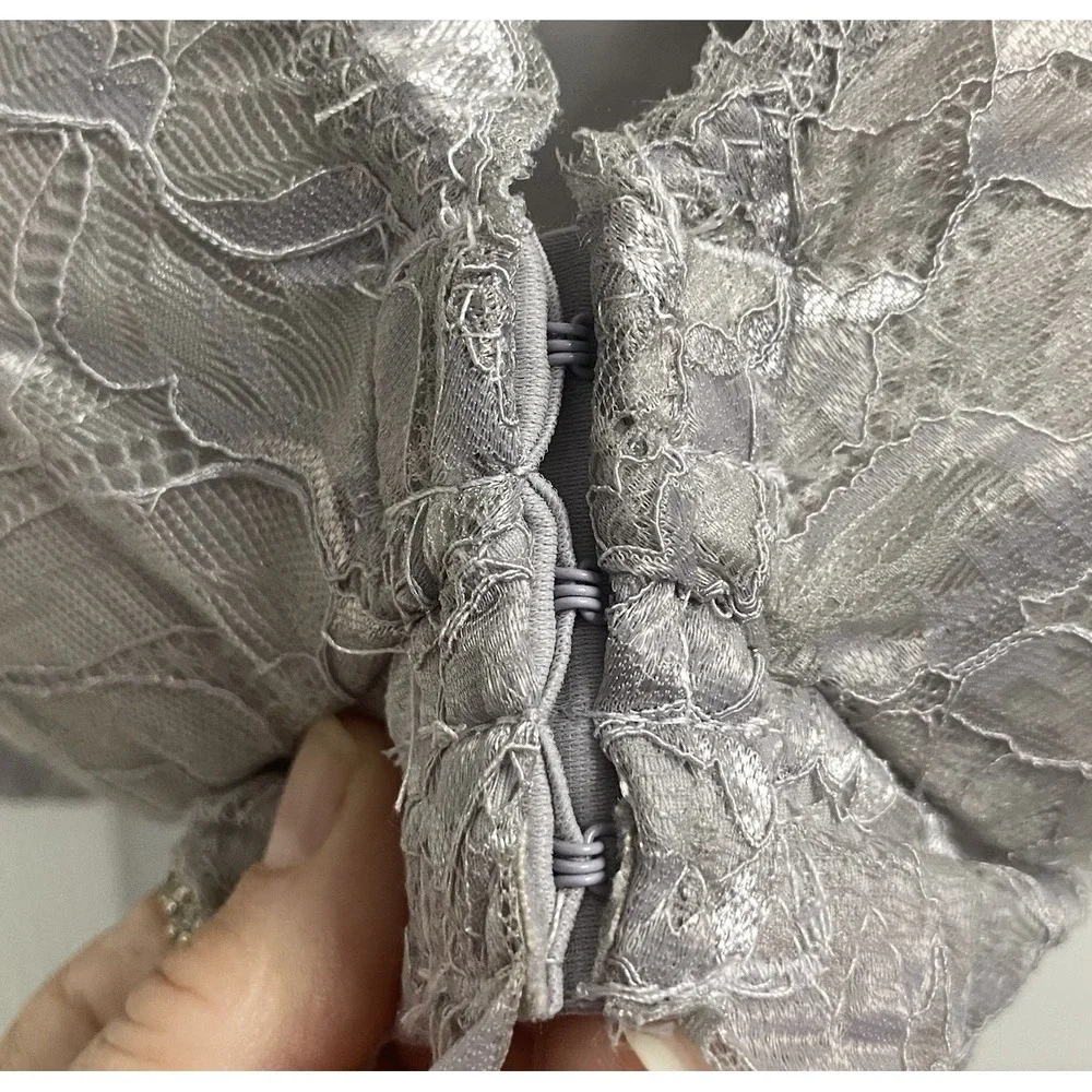 Lucy Breeze Silver/Gray Wire Free Lined Bra Lace Front Close Sz.42C Stretch Back